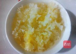 银耳枸杞炖木瓜的做法图解2