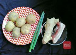 土豆烧肉的做法图解1