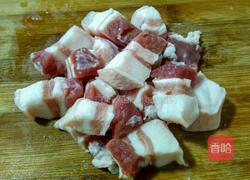 土豆炖五花肉豆角的做法图解1