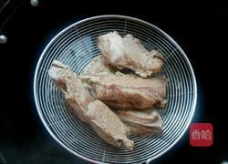东北酸菜炖排骨的做法图解4