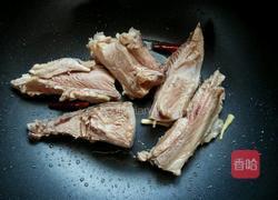 东北酸菜炖排骨的做法图解6