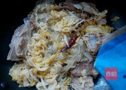 东北酸菜炖排骨的做法图解11