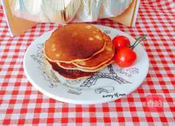 Illustration of how to make banana egg pancake 8