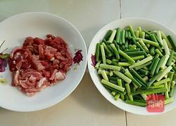 蒜毫炒肉的做法图解1