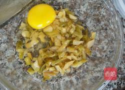 鸡蛋榨菜饼的做法图解2
