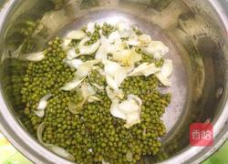 百合绿豆汤的做法图解2