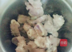 家常土豆炖排骨的做法图解2