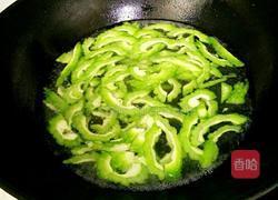 泡椒青椒炒苦瓜的做法图解3