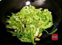 泡椒青椒炒苦瓜的做法图解6