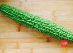 生拌苦瓜的做法图解1