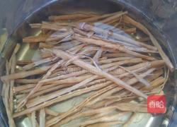 干笋肥肠的做法图解1