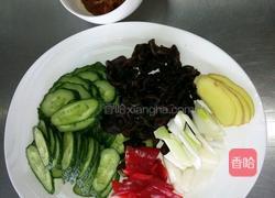 黄瓜木耳炒肉的做法图解1