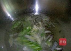 葱姜辣炒蛏子的做法图解3