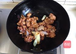 板栗炖鸡的做法图解4