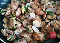 葱爆花蛤的做法图解7