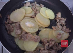 土豆片炒肉的做法图解7