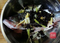 香辣豆豉蒸鲈鱼的做法图解4