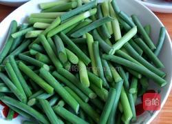 蒜苔回锅肉的做法图解1