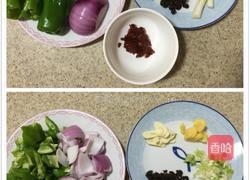 青椒洋葱回锅肉的做法图解1