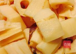 莲藕牛骨绿豆老火靓汤的做法图解2