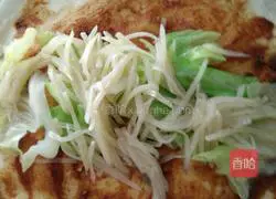 Illustration of how to make egg roll pancake 9