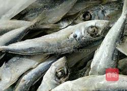 香辣小鱼干的做法图解1