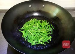 蒜苔炒鱿鱼的做法图解3