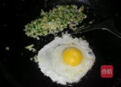 鸡蛋火腿炒饭的做法图解3