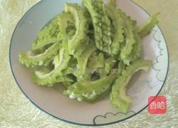 苦瓜拌鸡蛋的做法图解2