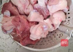 红卤猪蹄的做法图解1