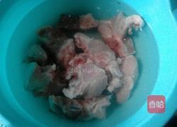 玉米炖排骨的做法图解1