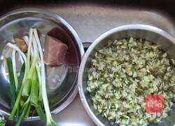 槐花猪肉水饺的做法图解2