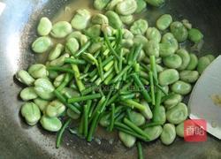 青蚕豆炒蒜苗的做法图解8