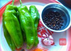 干豆豉煎虎皮青椒的做法图解1