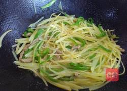 肉丝青椒炒土豆丝的做法图解8
