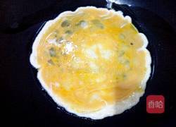 蘑菇炒鸡蛋的做法图解4