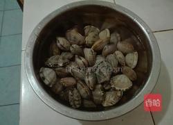 葱油爆花甲的做法图解1