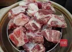 胡萝卜焖排骨的做法图解2