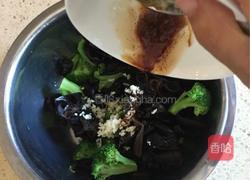 西兰花拌黑木耳的做法图解9