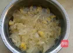 银耳炒鸡蛋的做法图解1