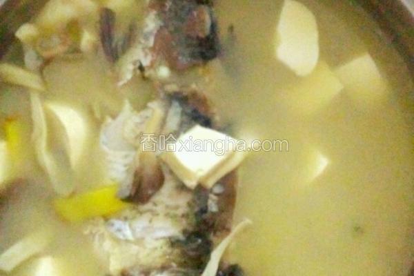 鲫鱼豆腐汤