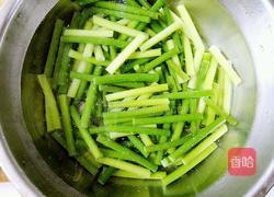 蒜苔炒豆腐干的做法图解4