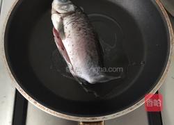 清炖野生小鲫鱼的做法图解3