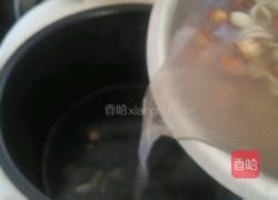 莲子百合薏仁汤的做法图解3