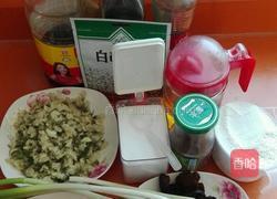 猪肉槐花陷饺子的做法图解1