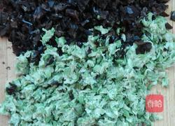 猪肉槐花陷饺子的做法图解3