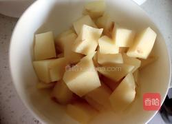 土豆牛腩煲的做法图解1