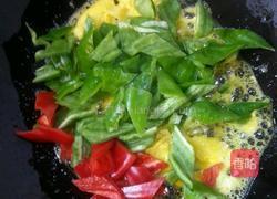 青椒炒鸡蛋黄的做法图解6