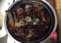 麻辣虾球的做法图解1