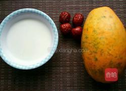木瓜红枣炖鲜奶的做法图解1